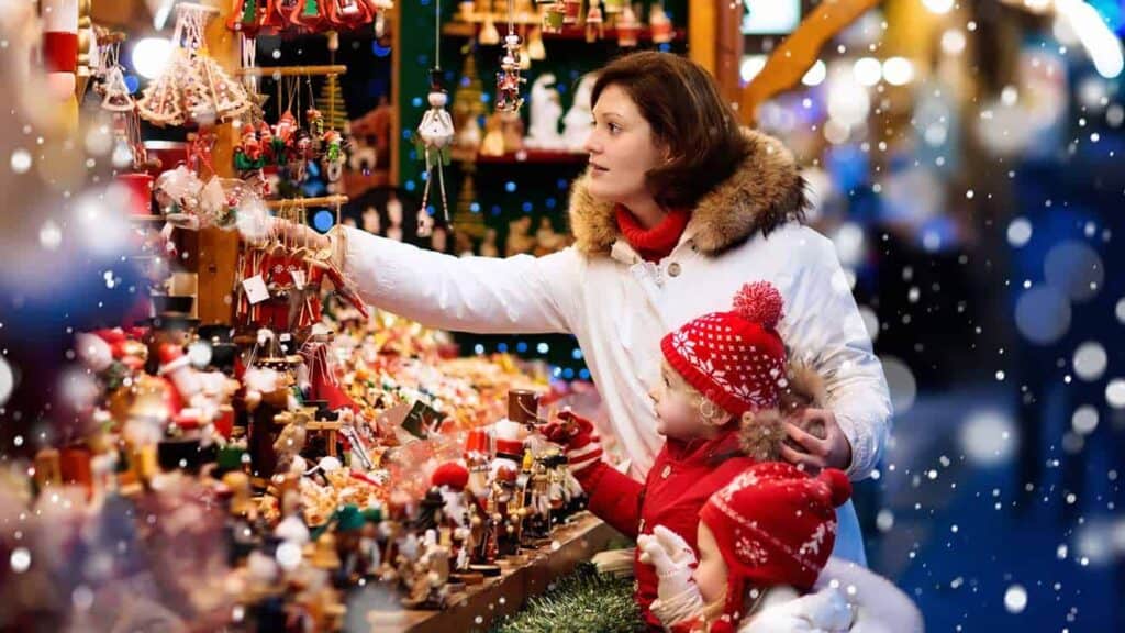 Woman and child at a christmasmarket booth